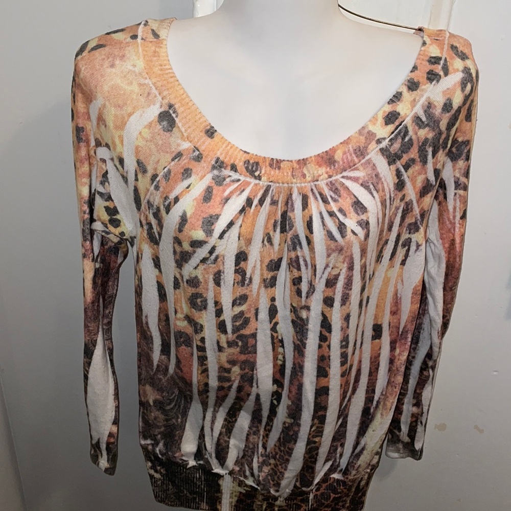Forever 21 Leopard Design Sweater Size L